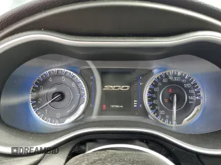 2015 Chrysler 200 Limited z VIN 1C3CCCAB9FN564042, wystawiony jako Copart lot #58078795 z przebiegiem 197 384 mil mil oraz Szkoda całkowita • Salvage title. Historia ofert i sprzedaży dostępna na DreamBid. Obrazek 9.