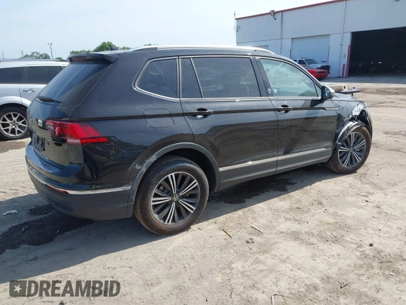 2024 Volkswagen Tiguan Wolfsburg Edition z VIN 3VV6B7AX1RM215178, wystawiony jako IAAI lot #42080886 z przebiegiem 6 914 mil mil oraz . Historia ofert i sprzedaży dostępna na DreamBid. Obrazek 4.