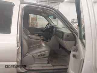 2004 Chevrolet Tahoe Z71 with VIN 1GNEK13Z94R252242, listed as a IAAI auction lot 42354997 with 240,719 mi miles and . Bid and sale history available at DreamBid. Image 5.
