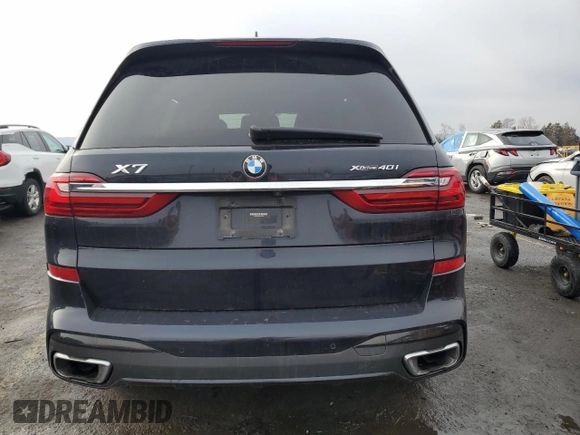 2020 BMW X7 xDrive40i with VIN 5UXCW2C09L9B77747, listed as a Copart auction lot 42697335 with 0 mi miles and Salvage Title. Bid and sale history available at carsss.com. Image 6.