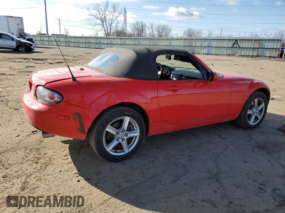 2006 Mazda MX-5 Miata Touring z VIN JM1NC25F360110572, wystawiony jako Copart lot #50555765 z przebiegiem 166 785 mil mil oraz Czysty tytuł • Clean title. Historia ofert i sprzedaży dostępna na DreamBid. Obrazek 3.