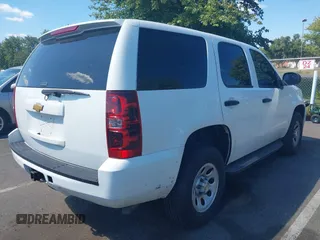 2013 Chevrolet Tahoe Commercial z VIN 1GNSK2E01DR268491, wystawiony jako IAAI lot #40302113 z przebiegiem 183 889 mil mil oraz . Historia ofert i sprzedaży dostępna na DreamBid. Obrazek 4.