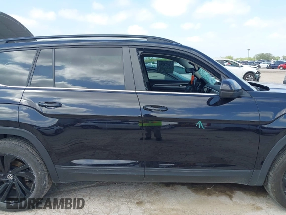2022 Volkswagen Atlas SE with VIN 1V2WR2CA0NC528514, listed as a IAAI auction lot 42403584 with 60,778 mi miles and . Bid and sale history available at DreamBid. Image 13.