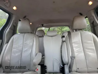 2011 Toyota Sienna XLE AAS z VIN 5TDYK3DC1BS165154, wystawiony jako Copart lot #57044235 z przebiegiem 232 461 mil mil oraz Szkoda całkowita • Salvage title. Historia ofert i sprzedaży dostępna na DreamBid. Obrazek 10.