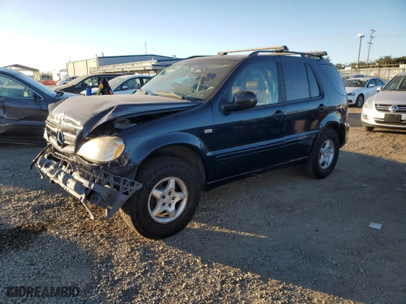 1999 Mercedes-Benz M-Class with VIN 4JGAB54E2XA106113, listed as a Copart auction lot 87996015 with 214,572 mi miles and Salvage Title. Bid and sale history available at carsss.com. Image 1.
