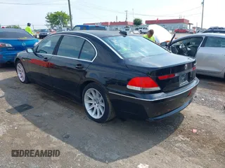 2004 BMW 7 Series 745Li z VIN WBAGN63464DS51067, wystawiony jako IAAI lot #42681232 z przebiegiem 125 088 mil mil oraz . Historia ofert i sprzedaży dostępna na DreamBid. Obrazek 3.