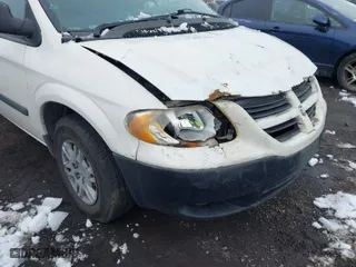 2005 Dodge Caravan SE with VIN 1D4GP25E85B249526, listed as a IAAI auction lot 41548754 with 165,330 mi miles. Bid and sale history available at carsss.com. Image 17.
