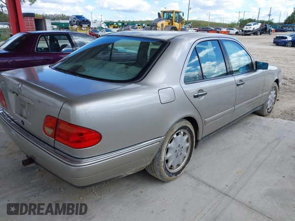 1998 Mercedes-Benz E 320 with VIN WDBJF25F5WA581878, listed as a IAAI auction lot 41662418 with 154,886 mi miles and . Bid and sale history available at DreamBid. Image 4.