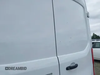 2024 Ford Transit Cargo z VIN 1FTBR3U86RKA14633, wystawiony jako IAAI lot #42500581 z przebiegiem 16 529 mil mil oraz . Historia ofert i sprzedaży dostępna na DreamBid. Obrazek 6.