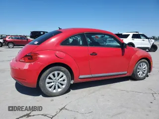 2014 Volkswagen Beetle Entry z VIN 3VWF17AT9EM641562, wystawiony jako Copart lot #58024545 z przebiegiem 109 744 mil mil oraz Tytuł czysty. Historia ofert i sprzedaży dostępna na DreamBid. Obrazek 3.