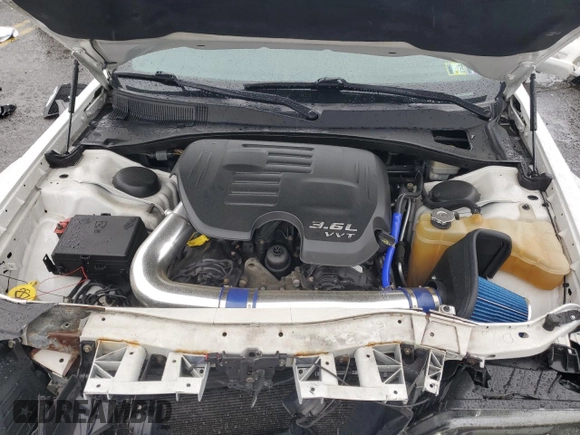2014 Chrysler 300 S z VIN 2C3CCAGG1EH241876, wystawiony jako Copart lot #57965795 z przebiegiem 129 612 mil mil oraz Szkoda całkowita • Salvage title. Historia ofert i sprzedaży dostępna na DreamBid. Obrazek 11.