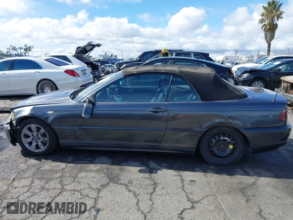 2006 BMW 3 Series 325Ci with VIN WBABW33406PX87925, listed as a IAAI auction lot 41524395 with 176,123 mi miles. Bid and sale history available at carsss.com. Image 14.