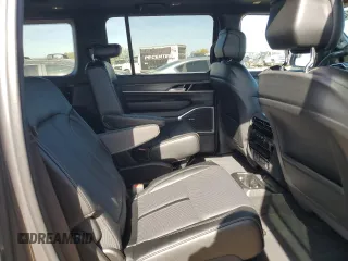 2024 Jeep Wagoneer Series II z VIN 1C4SJUBP3RS122179, wystawiony jako Copart lot #84817074 z przebiegiem 5 190 mil mil oraz Nie do naprawy • Non repairable. Historia ofert i sprzedaży dostępna na DreamBid. Obrazek 11.