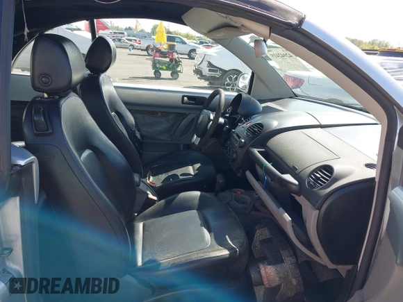 2004 Volkswagen Beetle GLS с VIN 3VWCM31Y04M321270, выставлен на аукционе IAAI как лот 42042419 с пробегом 131 656 миль миль и . История ставок и продаж доступна на DreamBid. Изображение 5.
