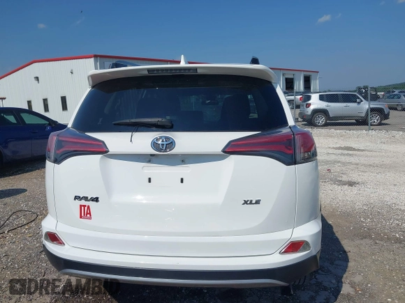 2018 Toyota RAV4 XLE с VIN JTMWFREV7JJ735295, выставлен на аукционе IAAI как лот 42452894 с пробегом 103 974 миль миль и . История ставок и продаж доступна на DreamBid. Изображение 16.