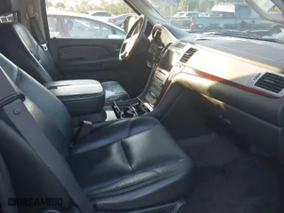2009 Cadillac Escalade with VIN 1GYFK13259R152009, listed as a IAAI auction lot 41510032 with 161,401 mi miles. Bid and sale history available at carsss.com. Image 5.