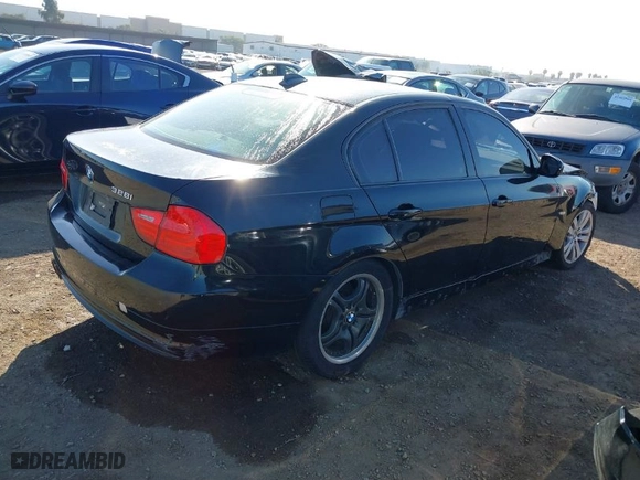 2011 BMW 3 Series 328i with VIN WBAPH7C53BE852613, listed as a IAAI auction lot 41670821 with 195,754 mi miles. Bid and sale history available at carsss.com. Image 4.