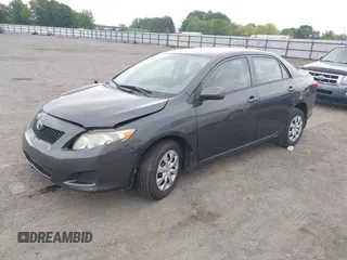 2010 Toyota Corolla z VIN 1NXBU4EE7AZ245649, wystawiony jako IAAI lot #42116044 z przebiegiem 124 984 mil mil oraz . Historia ofert i sprzedaży dostępna na DreamBid. Obrazek 2.