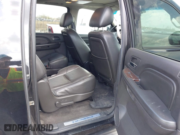 2013 GMC Yukon XL Denali with VIN 1GKS2MEF8DR350974, listed as a IAAI auction lot 42157560 with 285,848 mi miles and . Bid and sale history available at DreamBid. Image 8.