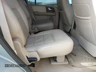 2006 Ford Expedition Special Service with VIN 1FMFU15586LA92986, listed as a IAAI auction lot 41537680 with 171,159 mi miles. Bid and sale history available at carsss.com. Image 8.