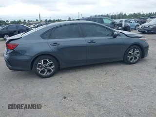 2021 Kia Forte FE z VIN 3KPF24AD0ME312622, wystawiony jako IAAI lot #41329338 z przebiegiem 29 722 mil mil oraz . Historia ofert i sprzedaży dostępna na DreamBid. Obrazek 4.