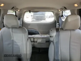 2013 Toyota Sienna XLE AAS z VIN 5TDYK3DC7DS405214, wystawiony jako Copart lot #62500205 z przebiegiem 182 468 mil mil oraz Szkoda całkowita • Salvage title. Historia ofert i sprzedaży dostępna na DreamBid. Obrazek 10.