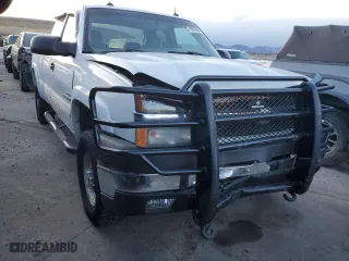 2003 Chevrolet Silverado 2500HD LS with VIN 1GCHK29153E343303, listed as a Copart auction lot 75909484 with 206,737 mi miles and Salvage Title. Bid and sale history available at carsss.com. Image 4.