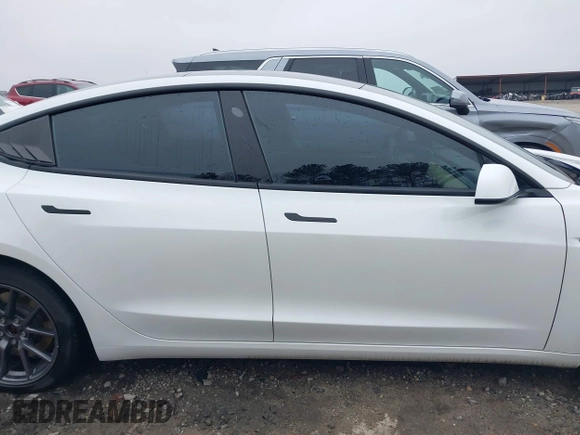 2021 Tesla Model 3 Long Range z VIN 5YJ3E1EB9MF014985, wystawiony jako IAAI lot #41672208 z przebiegiem 52 222 mil mil oraz . Historia ofert i sprzedaży dostępna na DreamBid. Obrazek 13.