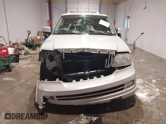 2006 Lincoln Navigator Luxury with VIN 5LMFU27536LJ20869, listed as a IAAI auction lot 41305859 with 166,845 mi miles. Bid and sale history available at carsss.com. Image 12.