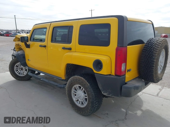 2006 Hummer H3 with VIN 5GTDN136368324362, listed as a IAAI auction lot 41582001 with 111,146 mi miles. Bid and sale history available at carsss.com. Image 3.