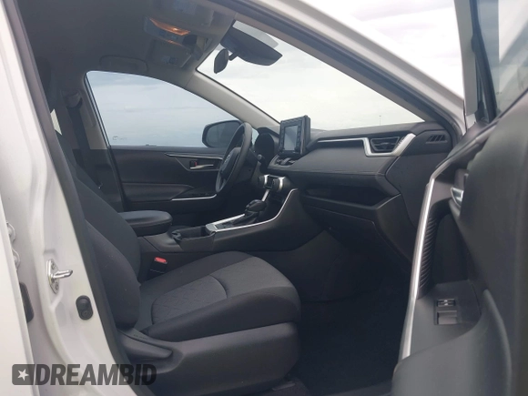 2020 Toyota RAV4 XLE with VIN 2T3W1RFV3LW100110, listed as a IAAI auction lot 42423963 with 29,066 mi miles and . Bid and sale history available at DreamBid. Image 5.