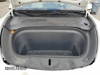2020 Tesla Model Y Long Range z VIN 5YJYGDEE2LF049815, wystawiony jako Copart lot #53738165 z przebiegiem 113 779 mil mil oraz Szkoda całkowita • Salvage title. Historia ofert i sprzedaży dostępna na DreamBid. Obrazek 12.