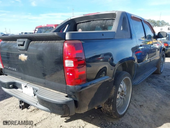 2008 Chevrolet Avalanche LTZ with VIN 3GNEC12J78G240914, listed as a IAAI auction lot 41778672 with 196,734 mi miles. Bid and sale history available at carsss.com. Image 4.