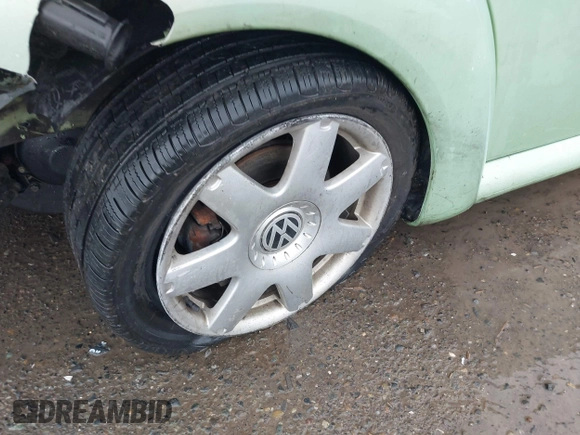 2001 Volkswagen Beetle GLX with VIN 3VWDD21CX1M463267, listed as a IAAI auction lot 41980454 with 120,178 mi miles and . Bid and sale history available at DreamBid. Image 16.