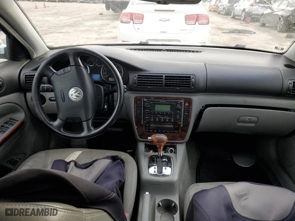 2003 Volkswagen Passat GLX with VIN WVWTH63B63P283411, listed as a Copart auction lot 82626274 with 173,413 mi miles and Salvage Title. Bid and sale history available at carsss.com. Image 8.