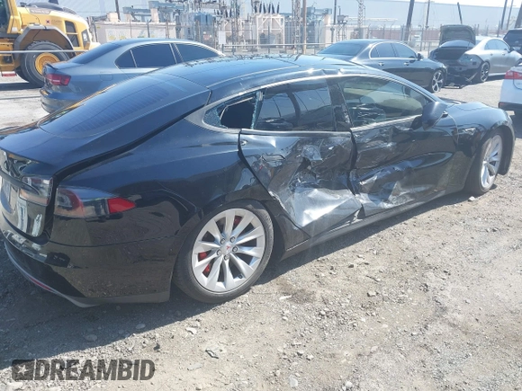2014 Tesla Model S 60 z VIN 5YJSA1H13EFP42250, wystawiony jako IAAI lot #42267590 z przebiegiem 196 142 mil mil oraz . Historia ofert i sprzedaży dostępna na DreamBid. Obrazek 4.