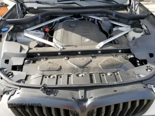 2024 BMW X5 xDrive40i z VIN 5UX23EU05R9U48829, wystawiony jako Copart lot #49902435 z przebiegiem Nie podano mil oraz Szkody całkowita. Historia ofert i sprzedaży dostępna na DreamBid. Obrazek 11.