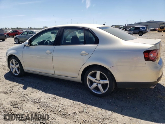 2010 Volkswagen Jetta Limited Edition с VIN 3VWAZ7AJ5AM095631, выставлен на аукционе Copart как лот 65407545 с пробегом 120 103 миль миль и Списание • Salvage title. История ставок и продаж доступна на DreamBid. Изображение 2.