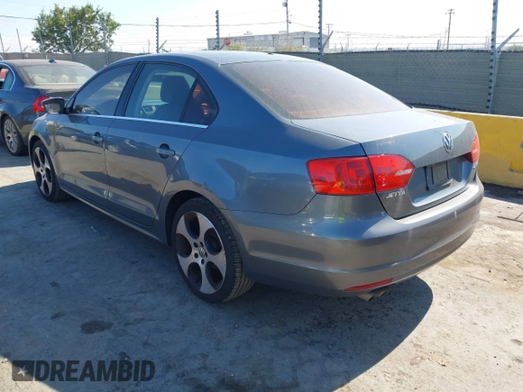 2013 Volkswagen Jetta SE with VIN 3VWDP7AJ2DM394520, listed as a IAAI auction lot 42777144 with 154,836 mi miles and . Bid and sale history available at DreamBid. Image 3.