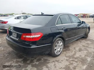 2012 Mercedes-Benz E-Class E 350 Luxury with VIN WDDHF5KB2CA551385, listed as a IAAI auction lot 41922064 with 281,962 mi miles. Bid and sale history available at carsss.com. Image 4.
