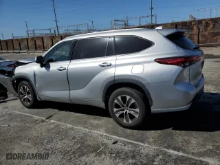 2021 Toyota Highlander XLE with VIN 5TDGZRAH0MS528394, listed as a Copart auction lot 49130275 with 67,167 mi miles and Salvage Title. Bid and sale history available at carsss.com. Image 2.
