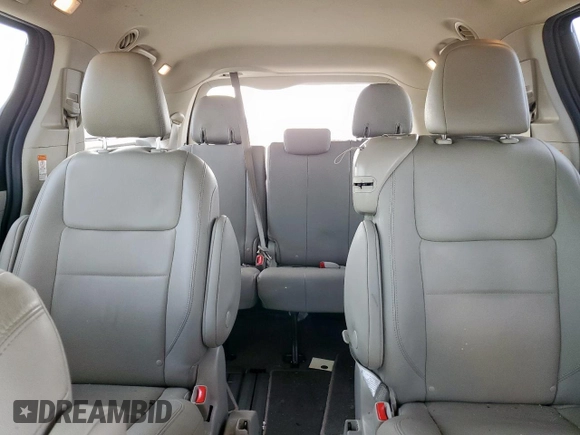 2020 Toyota Sienna XLE Auto Access Seat z VIN 5TDYZ3DC3LS081091, wystawiony jako Copart lot #60678655 z przebiegiem 121 443 mil mil oraz Szkoda całkowita • Salvage title. Historia ofert i sprzedaży dostępna na DreamBid. Obrazek 10.
