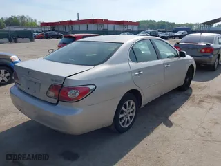2002 Lexus ES 300 with VIN JTHBF30G525020352, listed as a IAAI auction lot 42122003 with 230,774 mi miles. Bid and sale history available at carsss.com. Image 4.