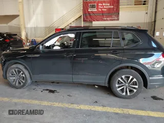 2023 Volkswagen Tiguan S z VIN 3VVRB7AX6PM069001, wystawiony jako IAAI lot #41193316 z przebiegiem 21 586 mil mil oraz . Historia ofert i sprzedaży dostępna na DreamBid. Obrazek 13.