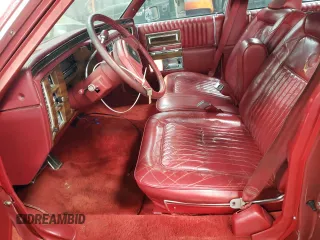 1988 Cadillac Brougham z VIN 1G6DW51Y2JR766782, wystawiony jako Copart lot #83797924 z przebiegiem 63 601 mil mil oraz Szkody całkowita. Historia ofert i sprzedaży dostępna na DreamBid. Obrazek 7.