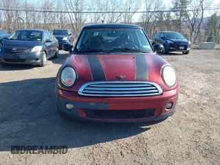 2009 MINI Cooper Hardtop with VIN WMWMF33509TU71339, listed as a IAAI auction lot 41777908 with 155,698 mi miles. Bid and sale history available at carsss.com. Image 6.