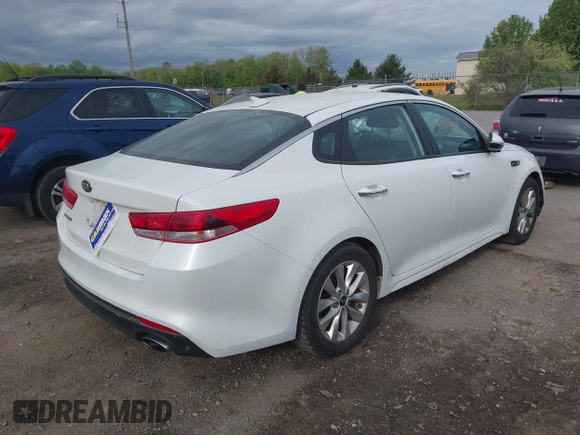 2017 Kia Optima LX z VIN 5XXGT4L38HG171236, wystawiony jako IAAI lot #42215406 z przebiegiem 83 107 mil mil oraz . Historia ofert i sprzedaży dostępna na DreamBid. Obrazek 4.