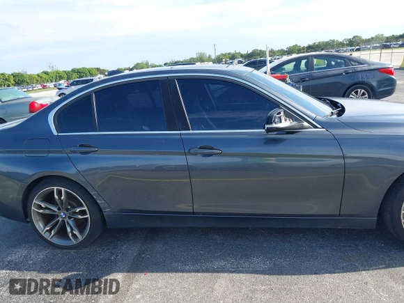 2015 BMW 3 Series 328i z VIN WBA3A5G57FNS82543, wystawiony jako IAAI lot #42731940 z przebiegiem 102 773 mil mil oraz . Historia ofert i sprzedaży dostępna na DreamBid. Obrazek 13.