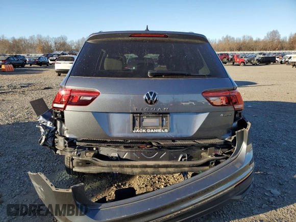 2022 Volkswagen Tiguan S with VIN 3VV0B7AX2NM043145, listed as a Copart auction lot 80870404 with 22,284 mi miles and Salvage Title. Bid and sale history available at carsss.com. Image 6.