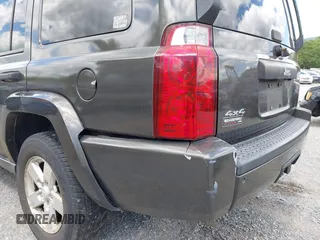 2006 Jeep Commander z VIN 1J8HG48N56C367000, wystawiony jako IAAI lot #42335356 z przebiegiem 223 515 mil mil oraz . Historia ofert i sprzedaży dostępna na DreamBid. Obrazek 12.